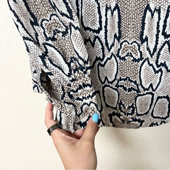 Cabi Beige Black SnakeSkin Print Long Sleeve V Neck Blouse Size M - Picture 3 of 8